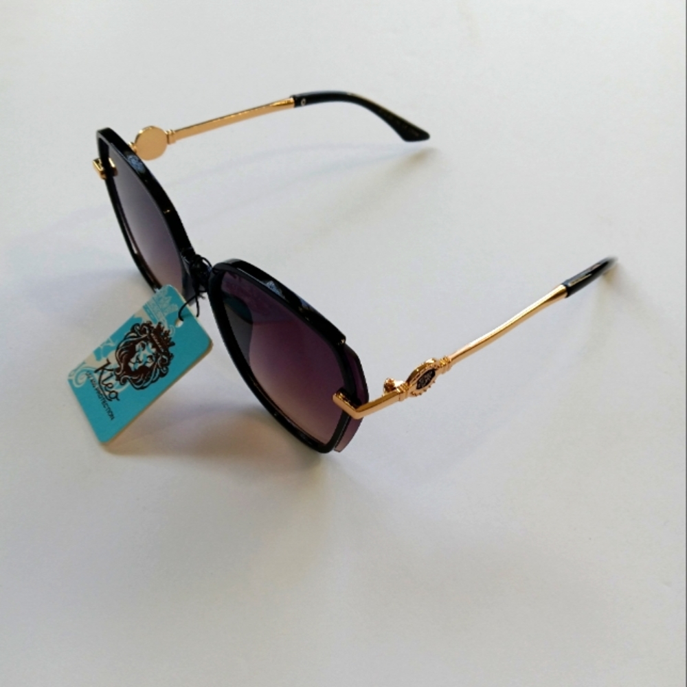 NWT Kleo  Women's Butterfly Square sunglasses